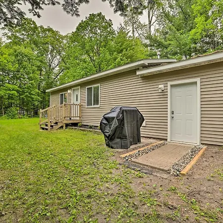 Vacation Rental In-Between Houghton And Higgins Lake
